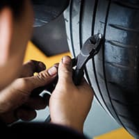 Reparatur eines Fahrzeugs in der Werkstatt